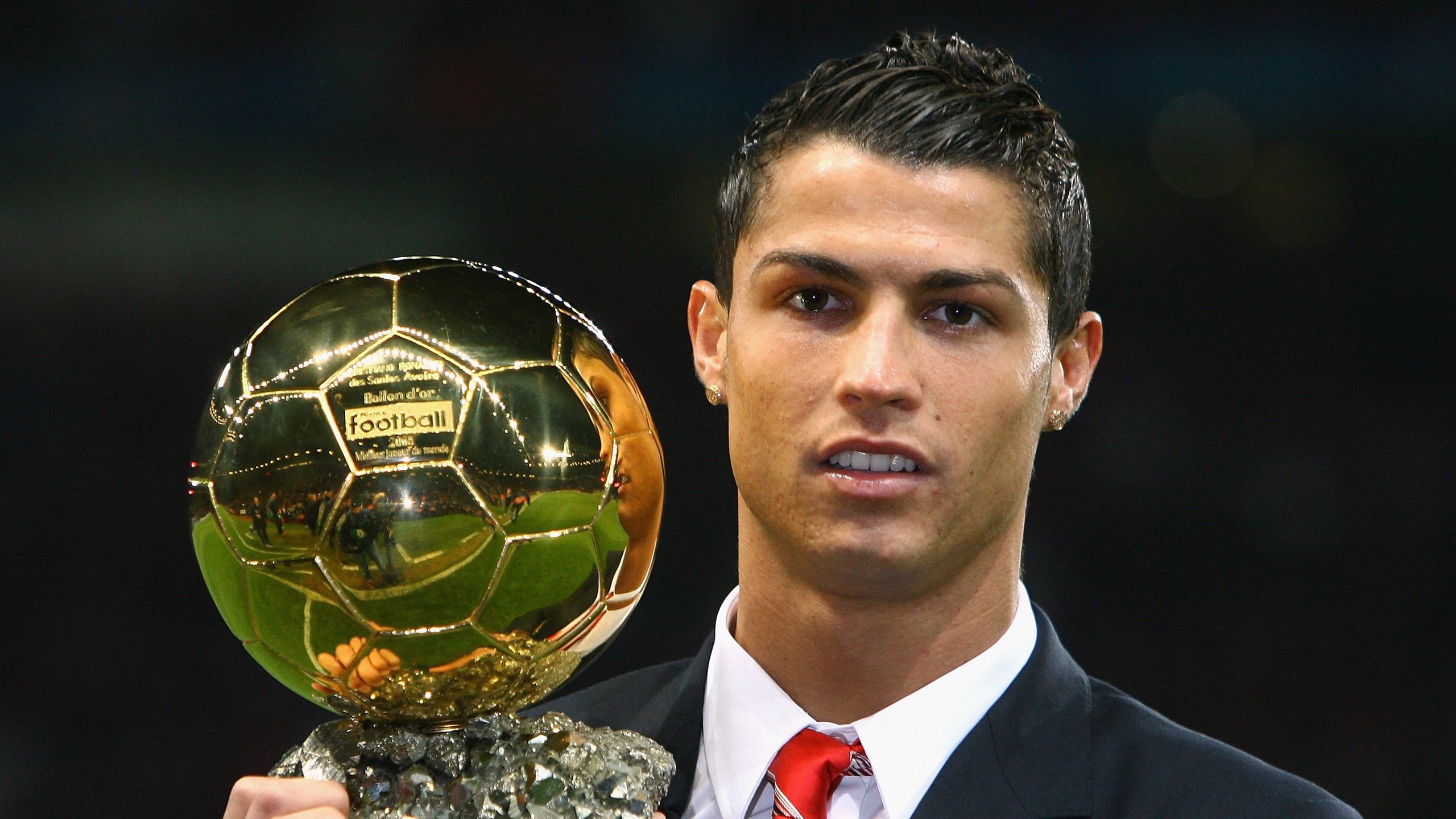 搏击台上选手实力对决精彩纷呈,搏击擂台